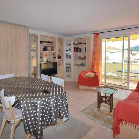 Gorgeous In Raphael With Kitchen Apartment